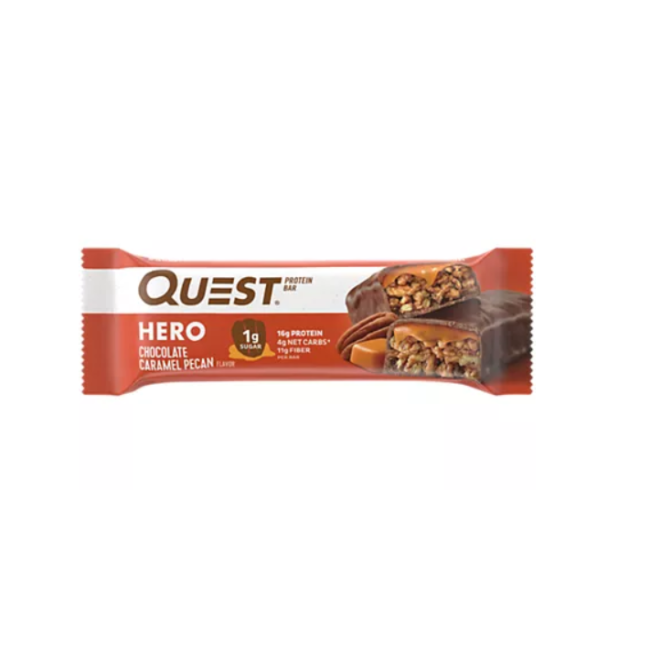 Quest Hero Protein Bar, Baton Proteic, Cu Aroma De Ciocolata, Nuci Pecan Si Caramel, 60 G Quest Hero Protein Bar, Baton Proteic, Cu Aroma De Ciocolata, Nuci Pecan Si Caramel, 60 G