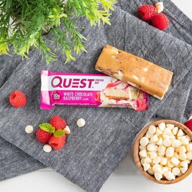 Quest Protein Bar, Baton Proteic, Cu Aroma De Ciocolata Alba Si Zmeura, 60g Quest Protein Bar, Baton Proteic, Cu Aroma De Ciocolata Alba Si Zmeura, 60g