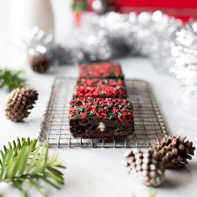 Eat Me Guilt Free Brownie Prajitura Proteica Cu Aroma Holiday Cheer, 60 G Eat Me Guilt Free Brownie Prajitura Proteica Cu Aroma Holiday Cheer, 60 G
