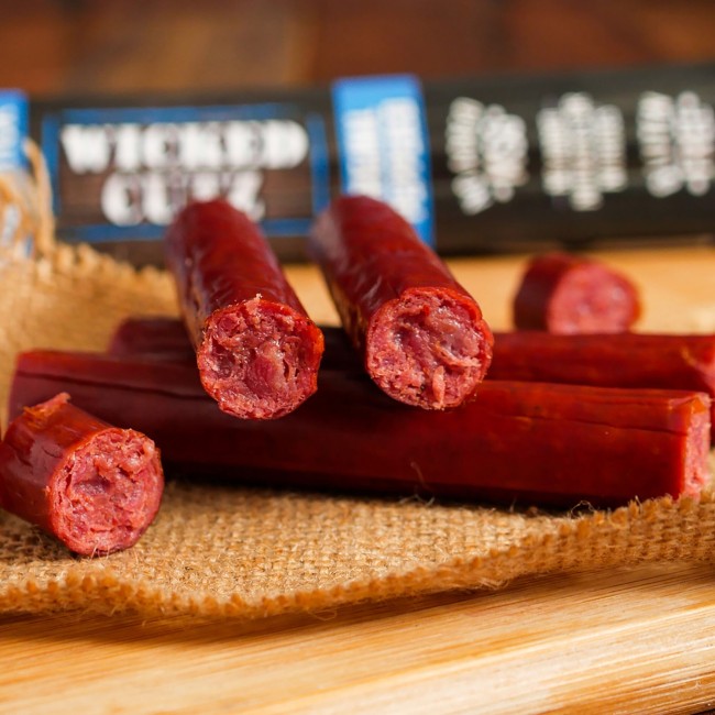 Wicked Cutz Beef Stick Batoane Cu Vita Cu Aroma Originala Cu Piper, 43 G Wicked Cutz Beef Stick Batoane Cu Vita Cu Aroma Originala Cu Piper, 43 G